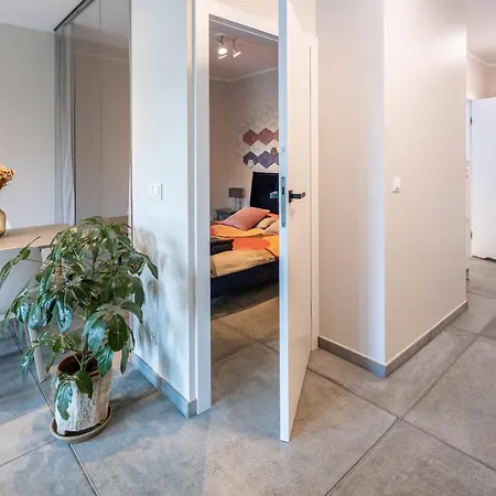 Zakatek Z Ogrodkiem I Miejscem W Garazu Podziemnym ビエルスコ・ビアバ