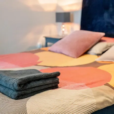 Zakatek Z Ogrodkiem I Miejscem W Garazu Podziemnym アパート *