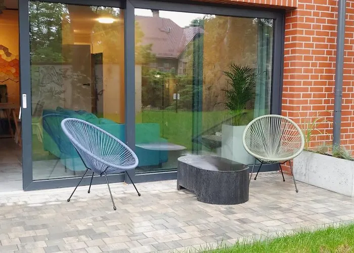 Zakatek Z Ogrodkiem I Miejscem W Garazu Podziemnym Διαμέρισμα