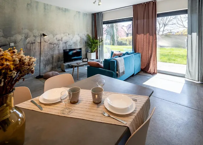 Zakatek Z Ogrodkiem I Miejscem W Garazu Podziemnym Μπιέλσκο-Μπιάλα