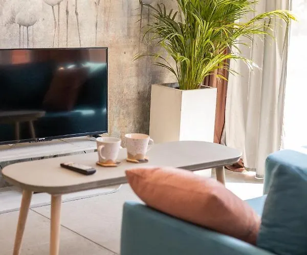 Zakatek Z Ogrodkiem I Miejscem W Garazu Podziemnym Διαμέρισμα *